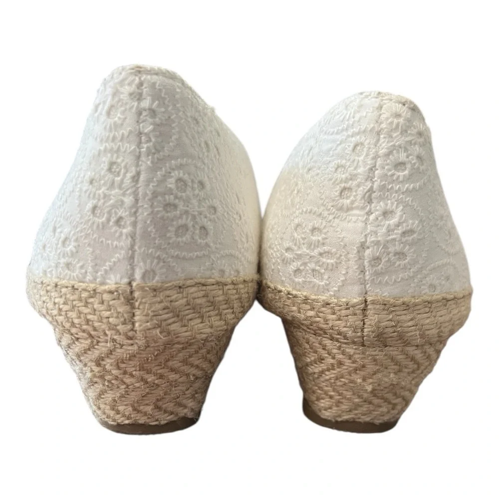 American Eagle White Short Wedges Size 9.5 Women